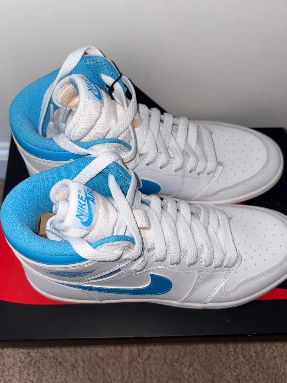 Air Jordan 1 High ’85 “UNC Metallic” PE Women’s BB Team Exclusive - SIZE 6